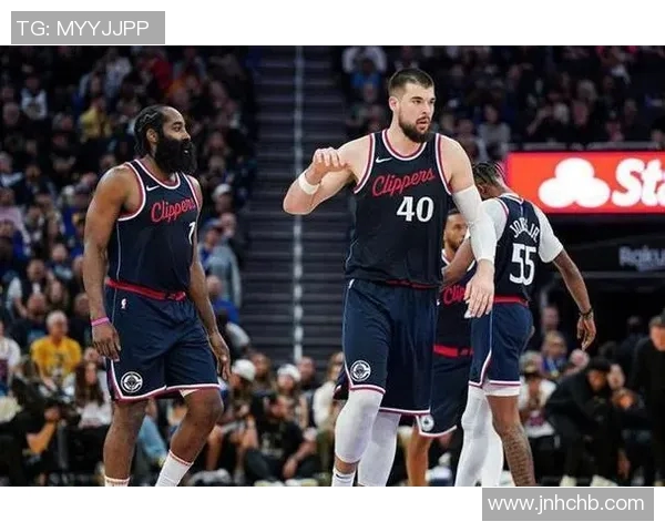 哈登助力快船豪取五连胜祖巴茨双20表现震撼马刺